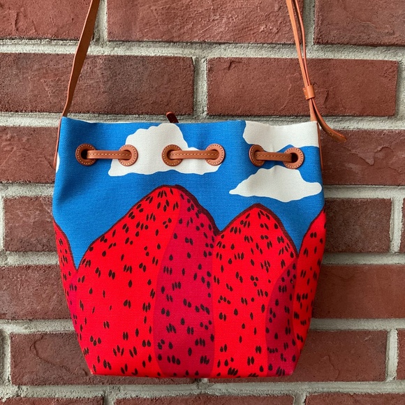 Mansur Gavriel X Marimekko Mansikkavuoret Strawberry Print Canvas Bucket Bag NEW - Picture 3 of 15